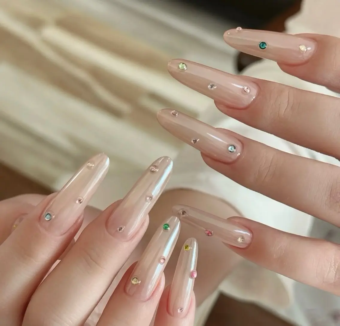 ネイル チークネイル 長さ出し フラワーネイル フレンチネイル ガーリー sun nail池袋 モデル募集のネイルデザイン