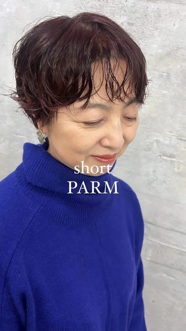 ショート カラー パーマ カシス TOBITA TAKARAのヘアスタイル