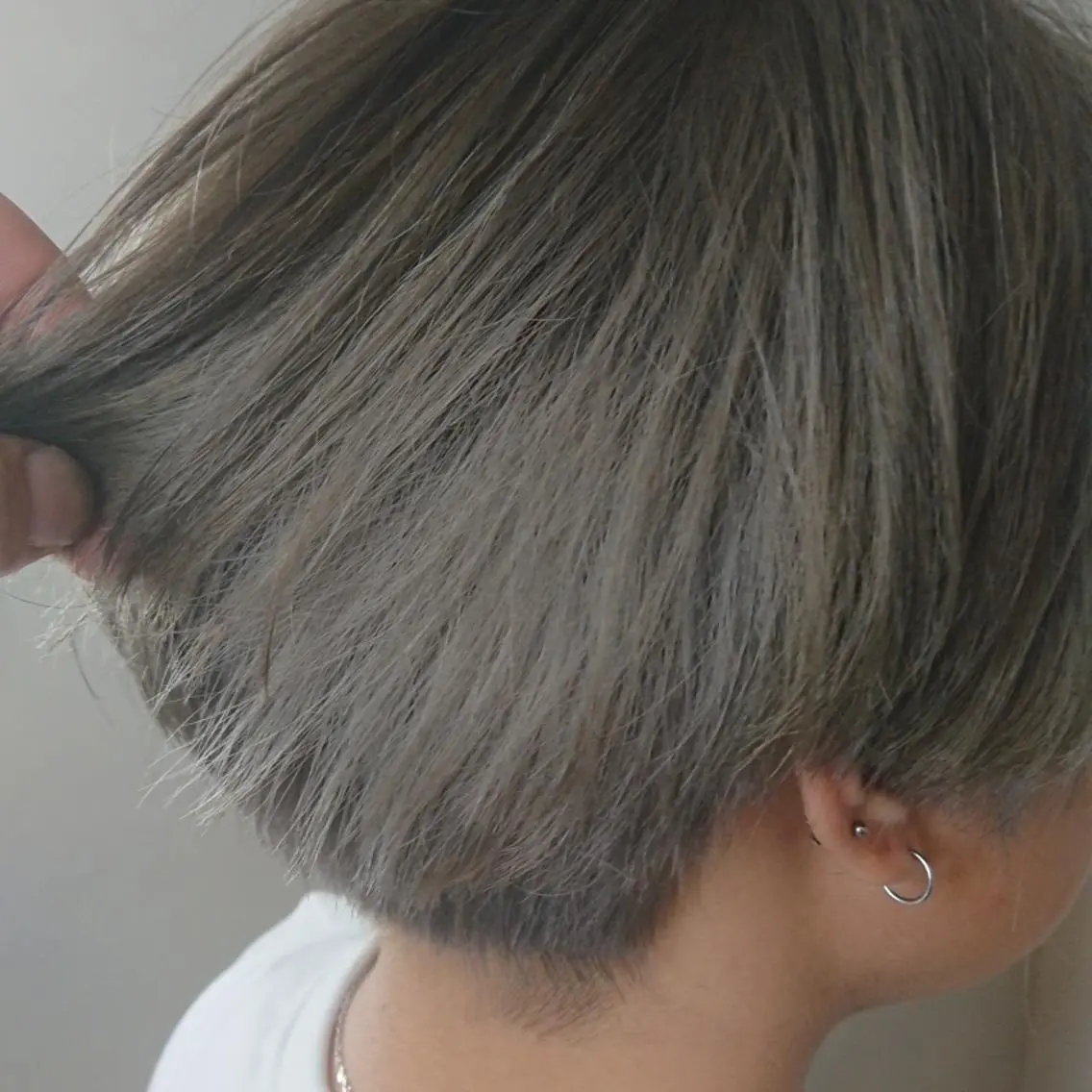ショート カラー グレージュ 田邉 俊和のヘアスタイル