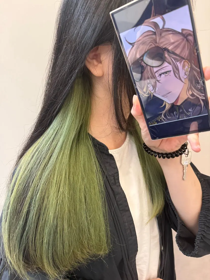 ミディアム カラー インナーカラー ミント ミントグリーン ヘアカラー インナーカラー 推し ブリーチ 髪質改善のヘアスタイル