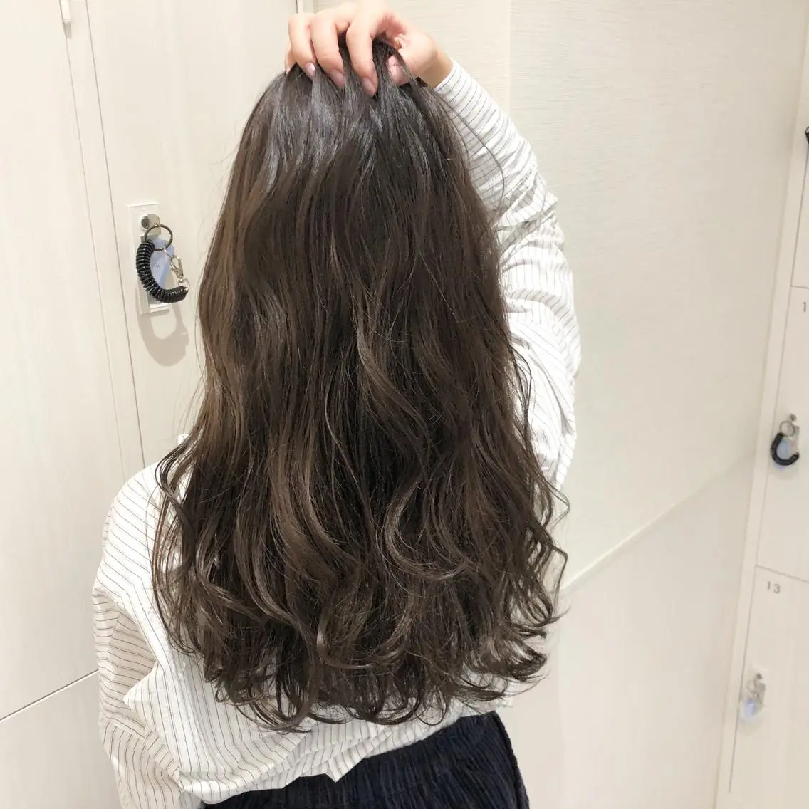ロング カラー アディクシーカラー アッシュ バレイヤージュ 透明感カラー グラデーションカラー 三鷹で1番ショート ボブをカットする新谷のヘアスタイル