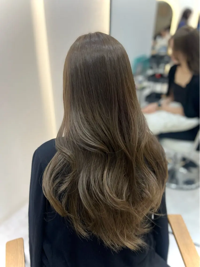 ロング カラー Zina aimiのヘアスタイル