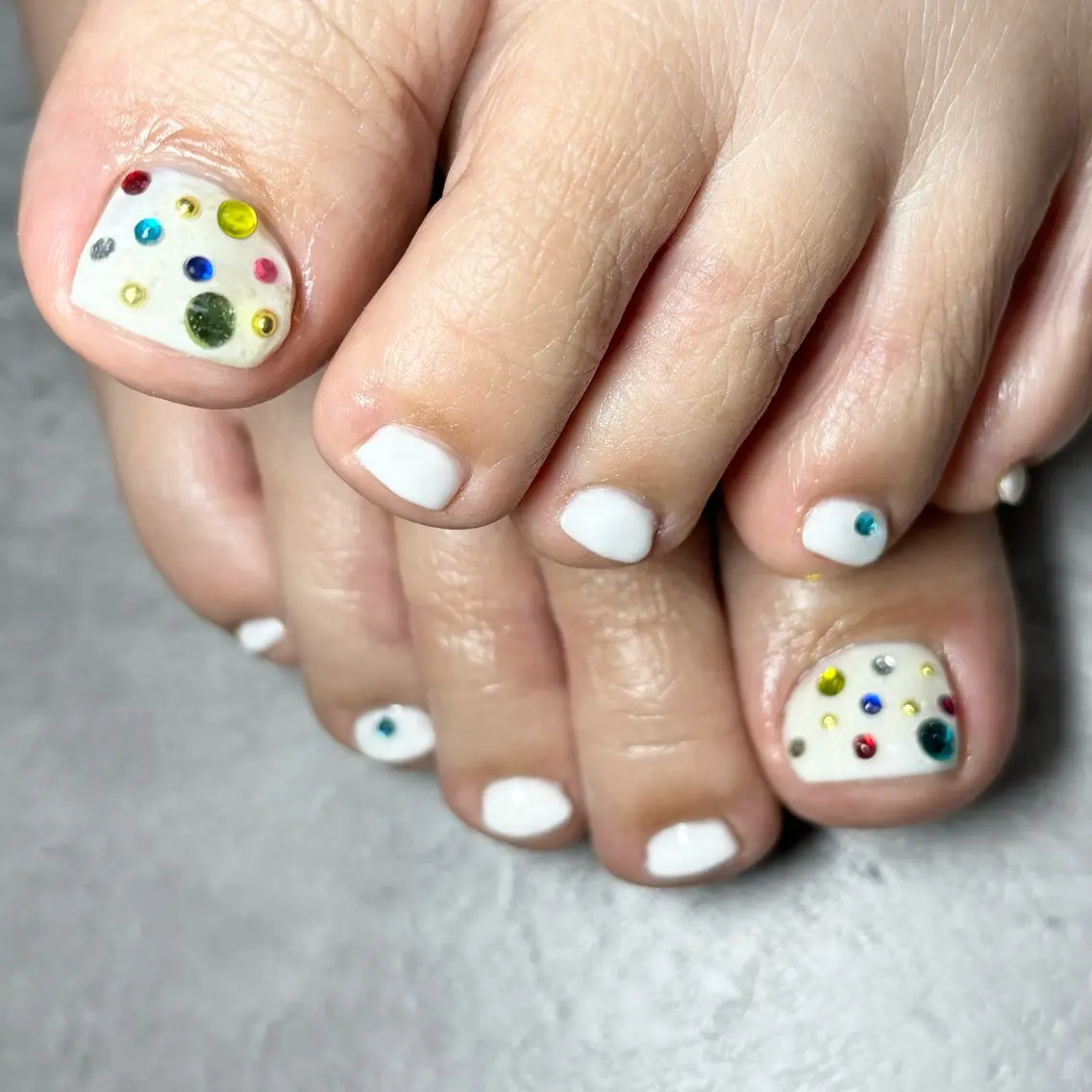 ネイル フットネイル ワンカラーネイル ストーンネイル Muu.nail 🉑早朝深夜🉑のネイルデザイン