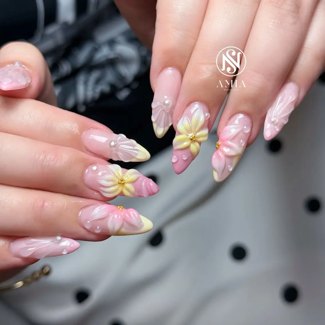 ロング ハンドネイル 🌟AMIA BEAUTY🌟のネイルデザイン