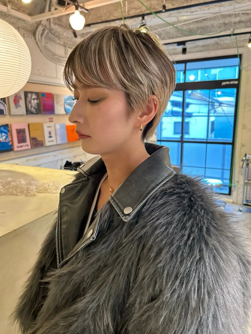 ショート カラー ブリーチ ケアブリーチ ショートヘア カット ヘアカラー トリートメント 村上雅人 ナチュラルモードのヘアスタイル