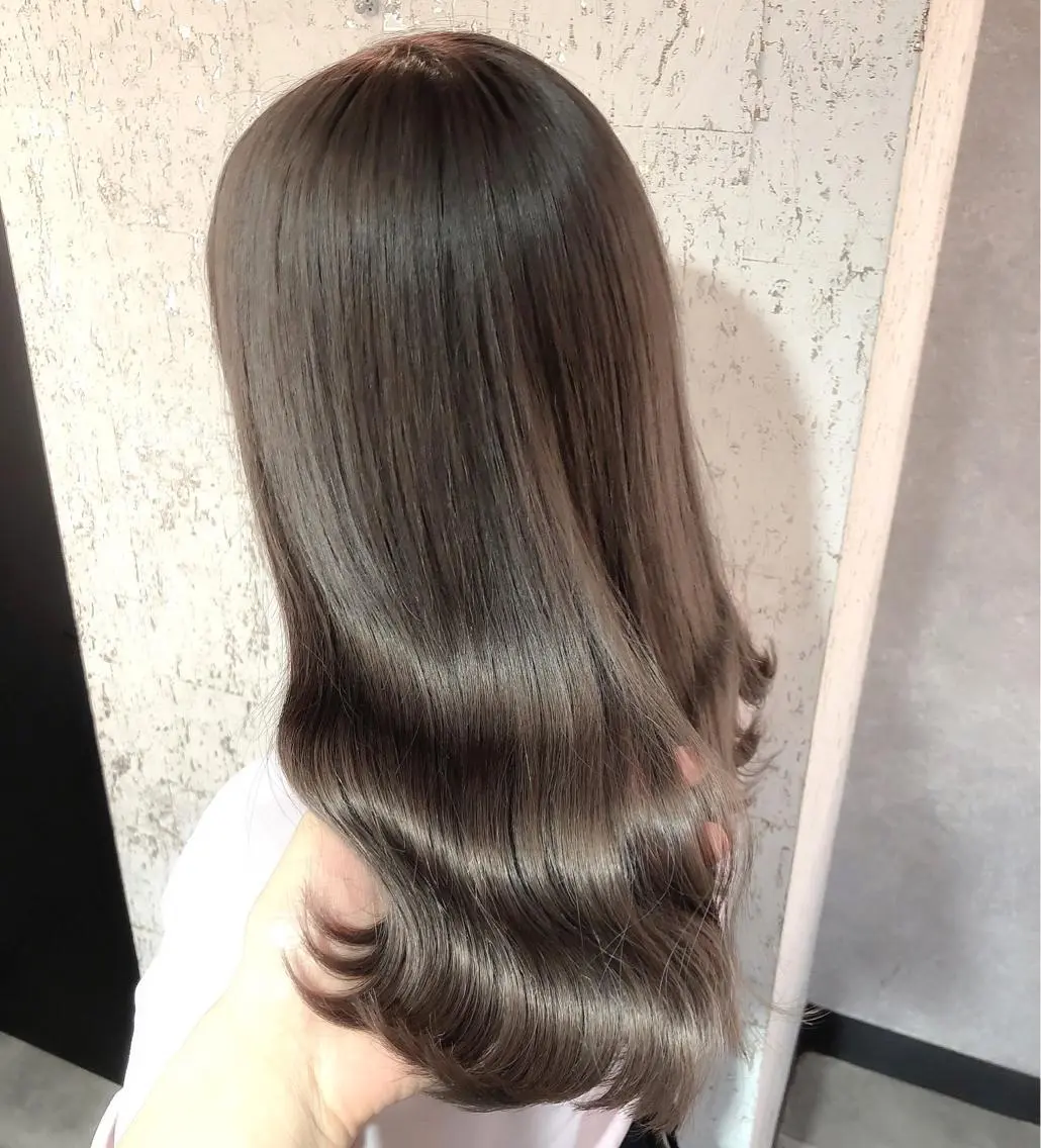 ミディアム カラー カット ヘアカラー トリートメント 🫧小顔顔周りカット レイヤー/縮毛/白倉のヘアスタイル