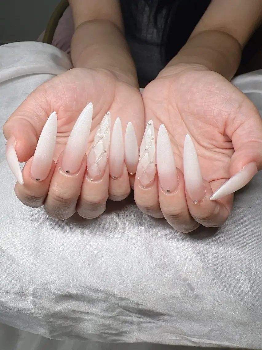 ネイル 長さ出し グラデーション キラキラネイル マグネットネイル ニュアンスネイル Lee Nailsのネイルデザイン