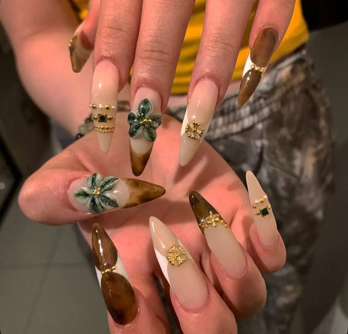 ネイル アートネイル ロングネイル nailAVANCE akariのネイルデザイン