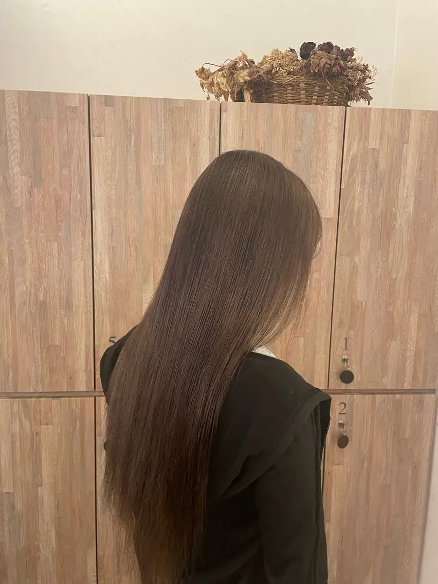 ロング カラー グレージュ ミルクティーグレージュ NAMI / BRICKのヘアスタイル