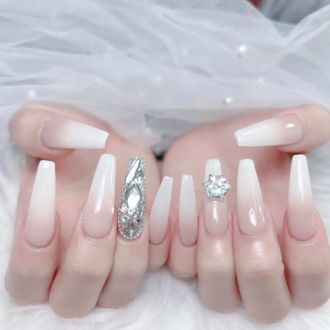 ネイル 成人式 ロングネイル マグネットネイル 大理石ネイル(マーブル) リボン ハンドネイル MoMoA Nail ネイル長さ出し専門店のネイルデザイン