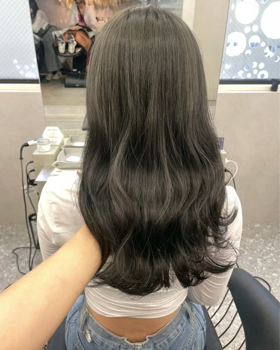 セミロング ヘアカラー トリートメント 透明感オリーブ🫒/ ブリーチなしWカラーのヘアスタイル