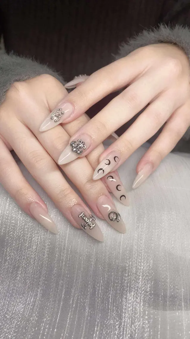 ネイル フレンチネイル グラデーション キラキラネイル 韓国ネイル マグネットネイル ハンドネイル Ha Nailのネイルデザイン