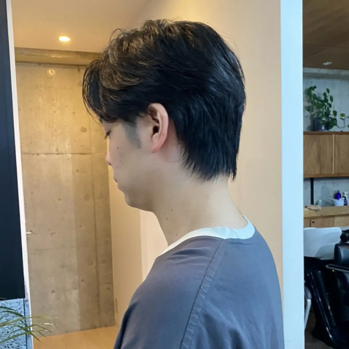 ショート メンズ センターパート メンズショート 刈り上げ ショートヘア センターパート/ニ ュアンスパーマのヘアスタイル