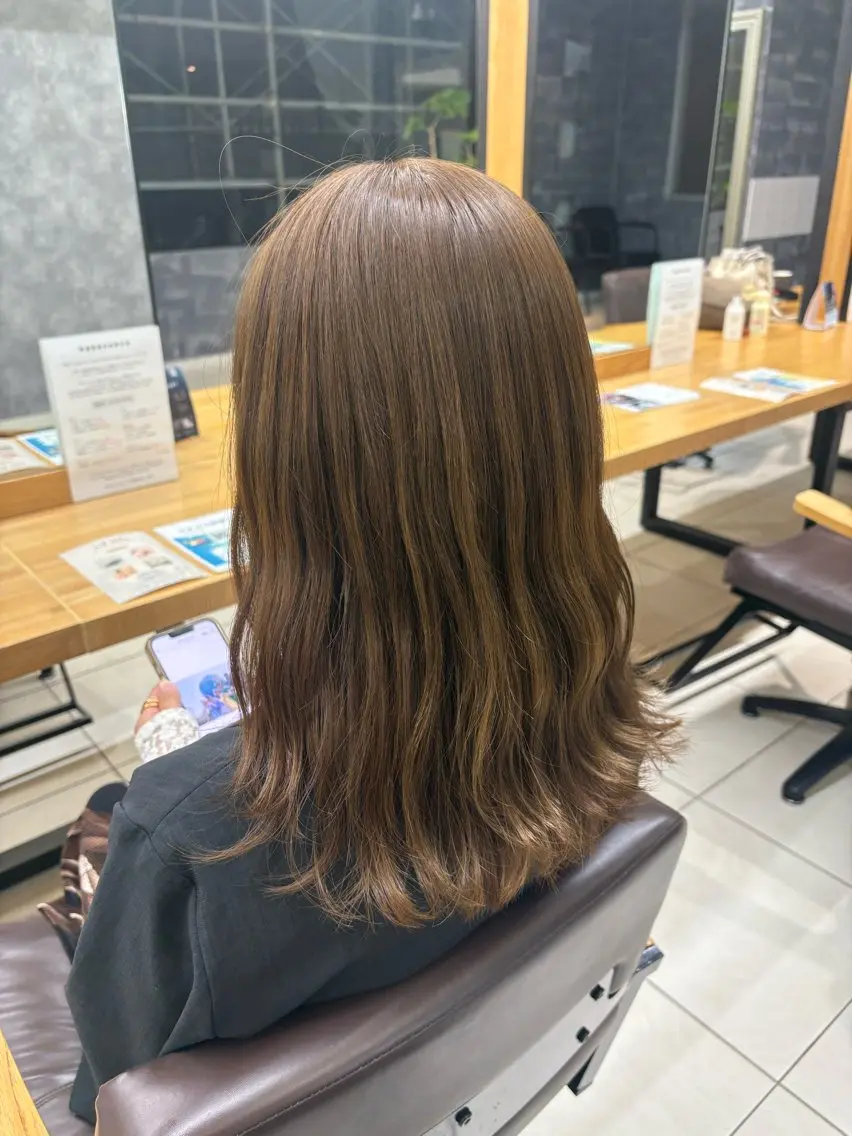 カラー ベージュカラー ブリーチ 透明感カラー ダブルカラー ブリーチなしカラー レイヤー×垢抜け/ ハイトーン/朝倉友香のヘアスタイル
