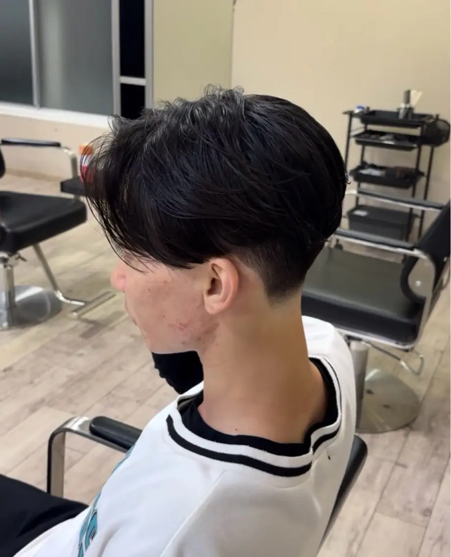 パーマ メンズ フェードカット フェザーパーマ メンズパーマ TIDEHIAR SHUSUKEのヘアスタイル