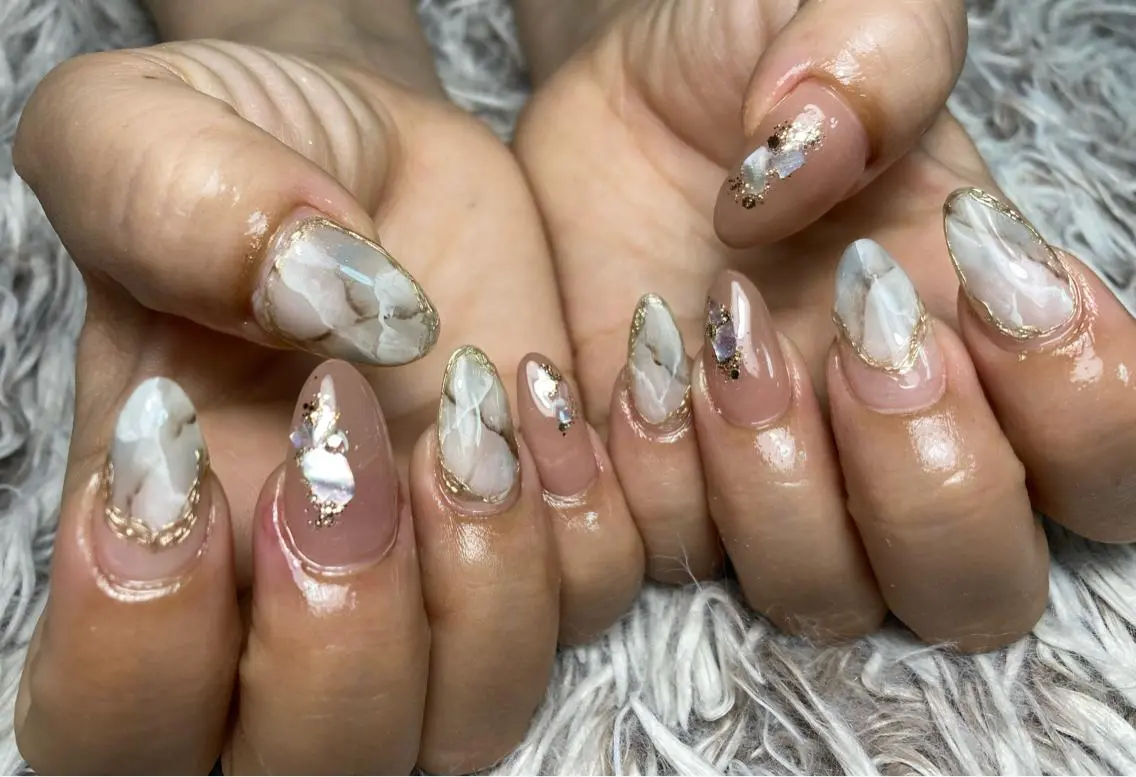 セミロング ネイル ハンドネイル フットネイル ✴︎ Delightのネイルデザイン