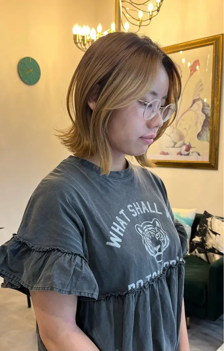 ミディアム ボブ 顔周りカット 外ハネヘア 吉田 琴羽のヘアスタイル