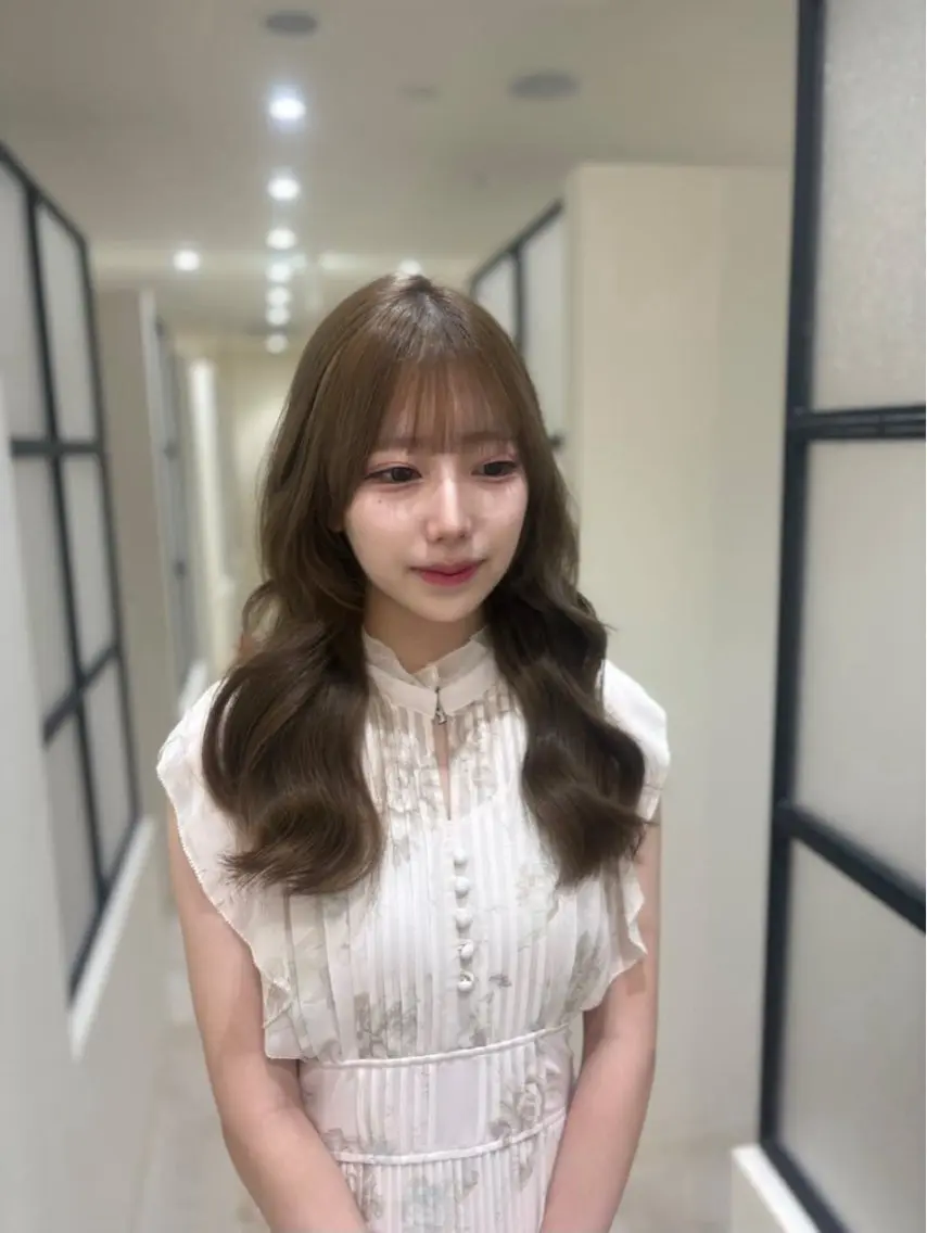 ロング カラー ベージュカラー 透明感カラー ダブルカラー カット ヘアカラー トリートメント レイヤー／髪質改善 ／YUのヘアスタイル