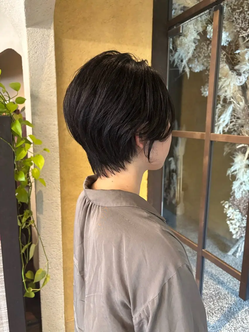 ショート くせ毛 ショートヘア カット 透明感カラー／ レイヤー／あやねのヘアスタイル