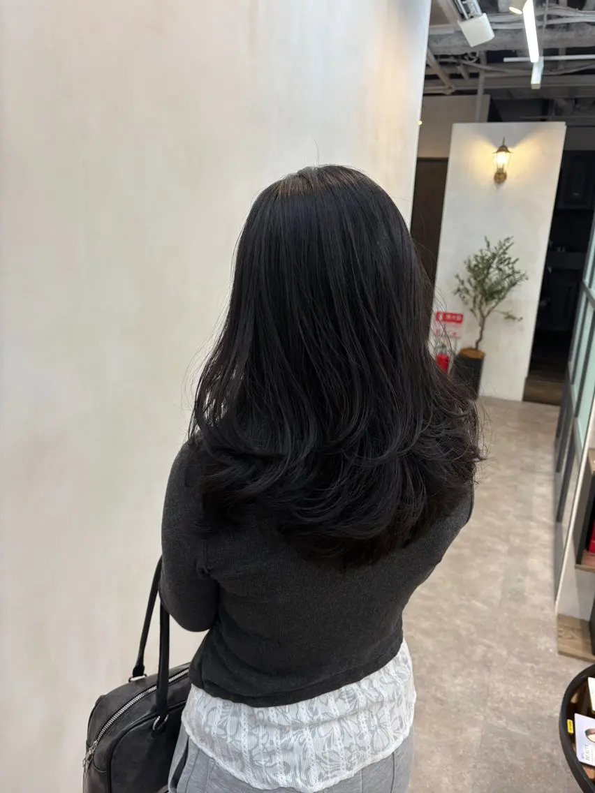 セミロング カラー ヤマナカ エリカのヘアスタイル