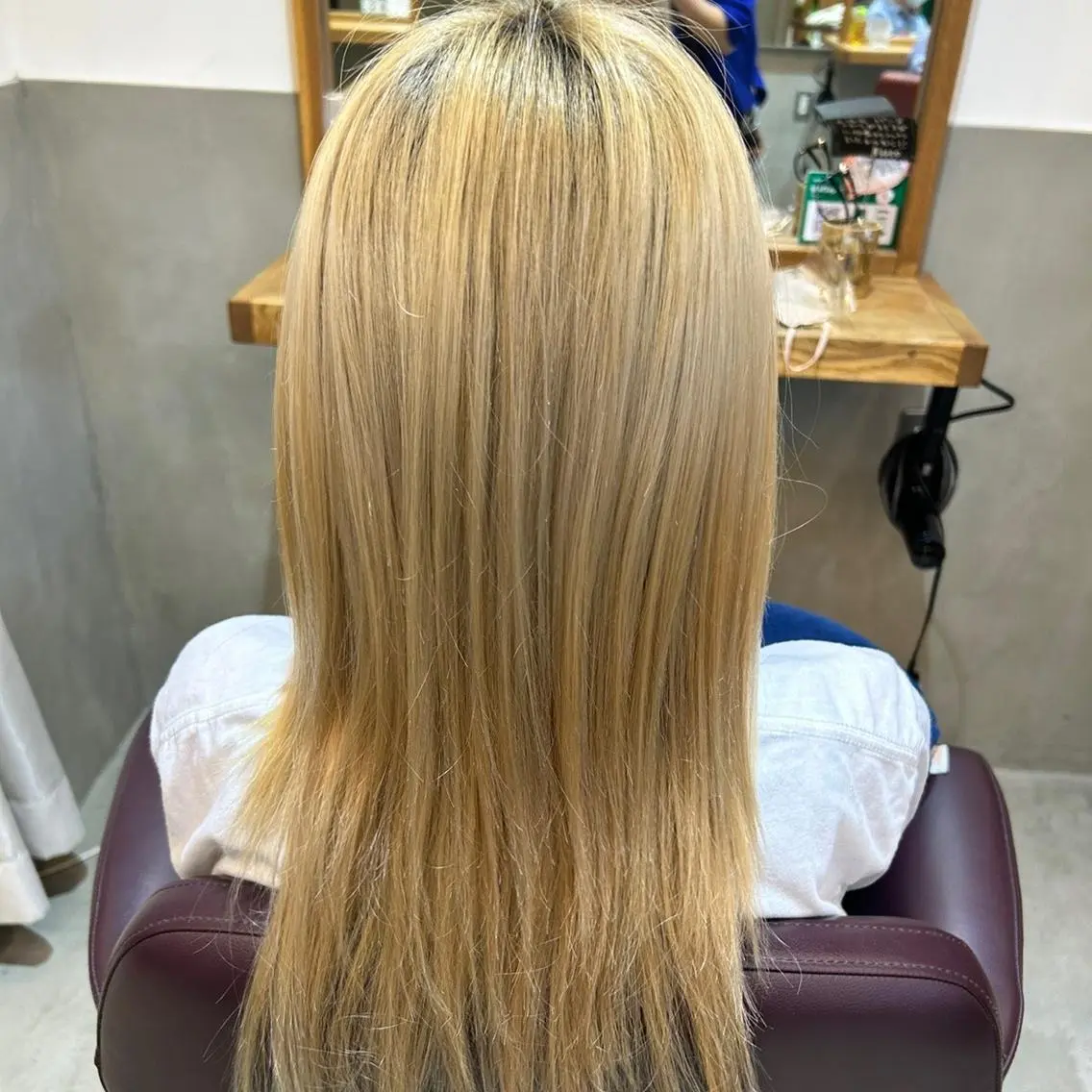 セミロング カラー カット ヘアカラー トリートメント 若狭 彩花のヘアスタイル
