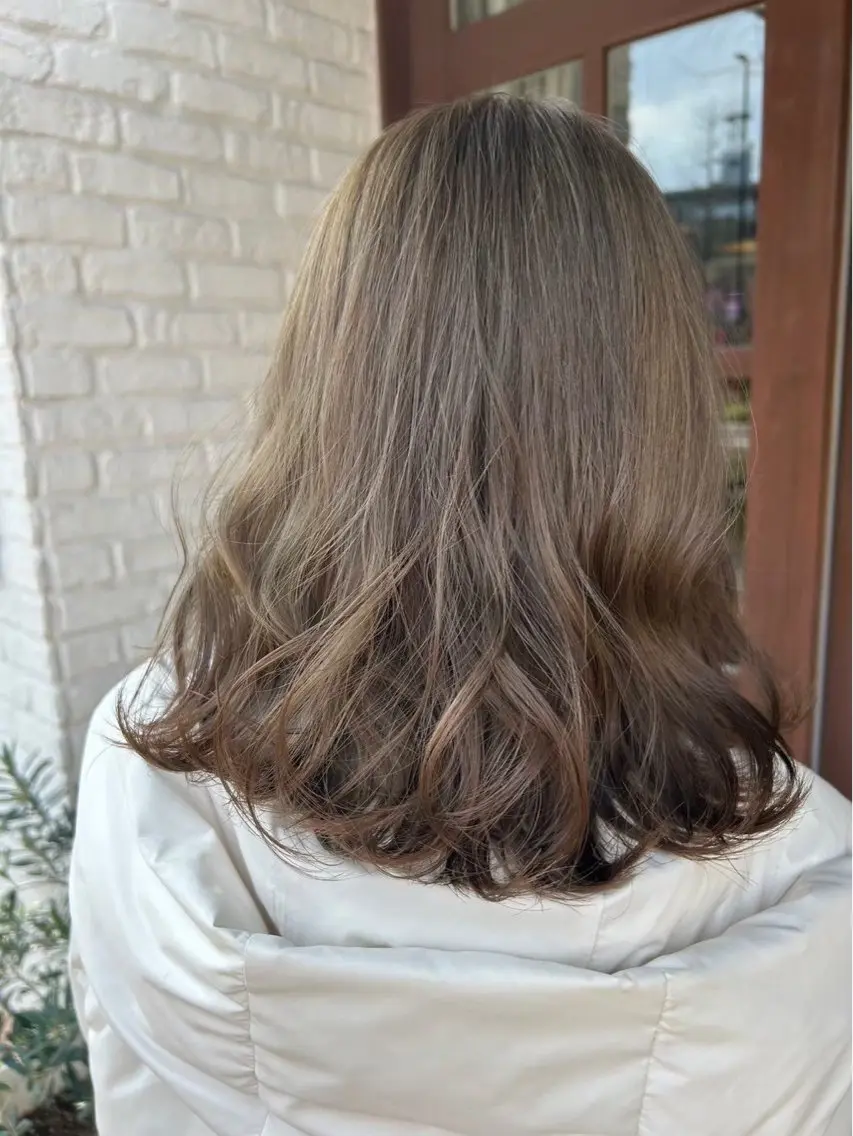 セミロング ヘアカラー トリートメント qpulaあいみ 透明感カラーのヘアスタイル