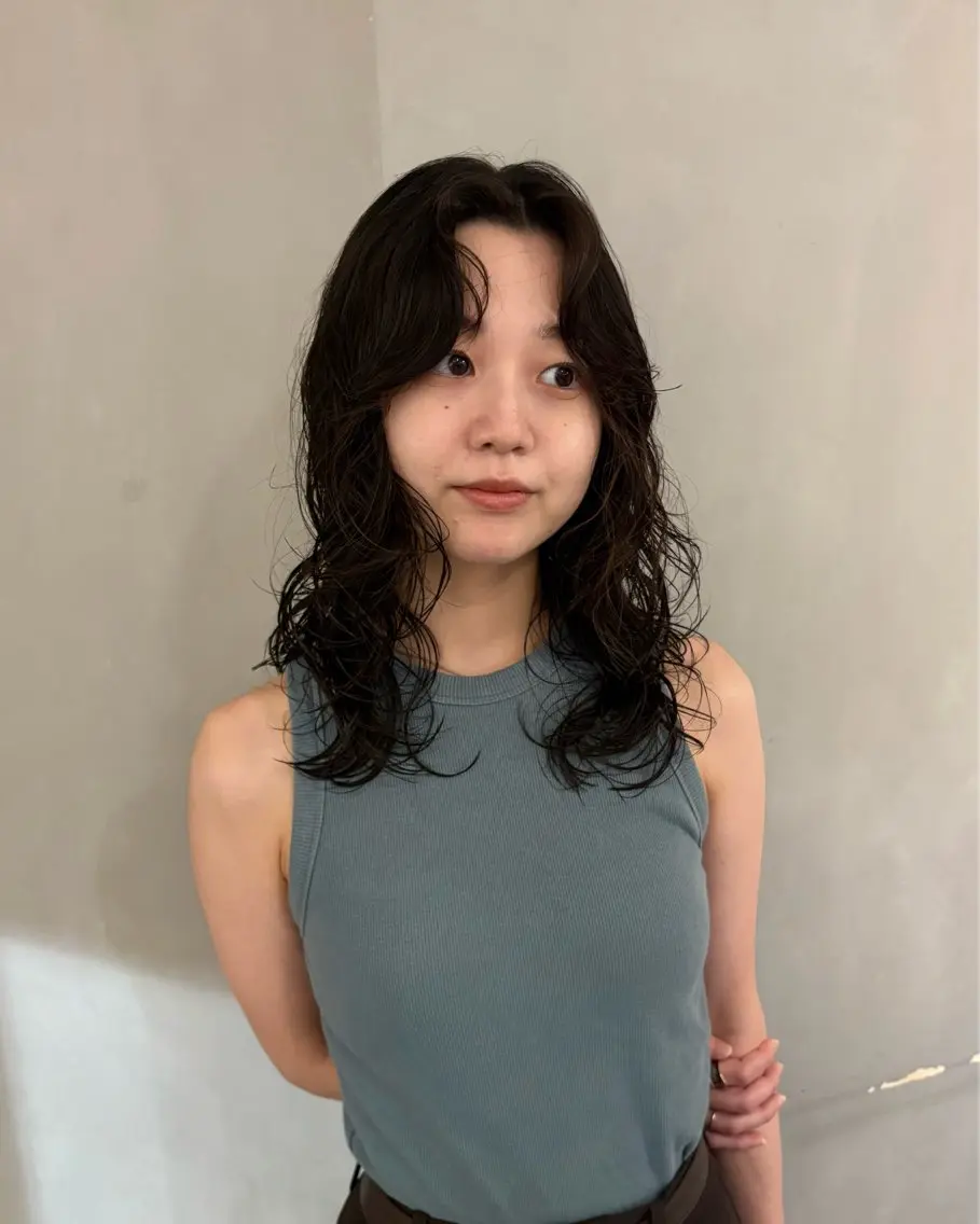 ミディアム パーマ ミディアムパーマ ニュアンスパーマ カット 大阪|似合わせパーマ ヤマシタミウ🌀のヘアスタイル
