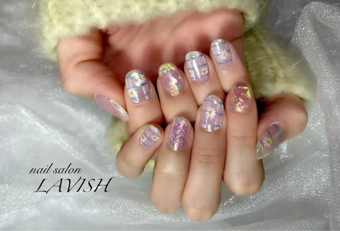 ネイル LAVISH 大和店 emi･:*+のネイルデザイン