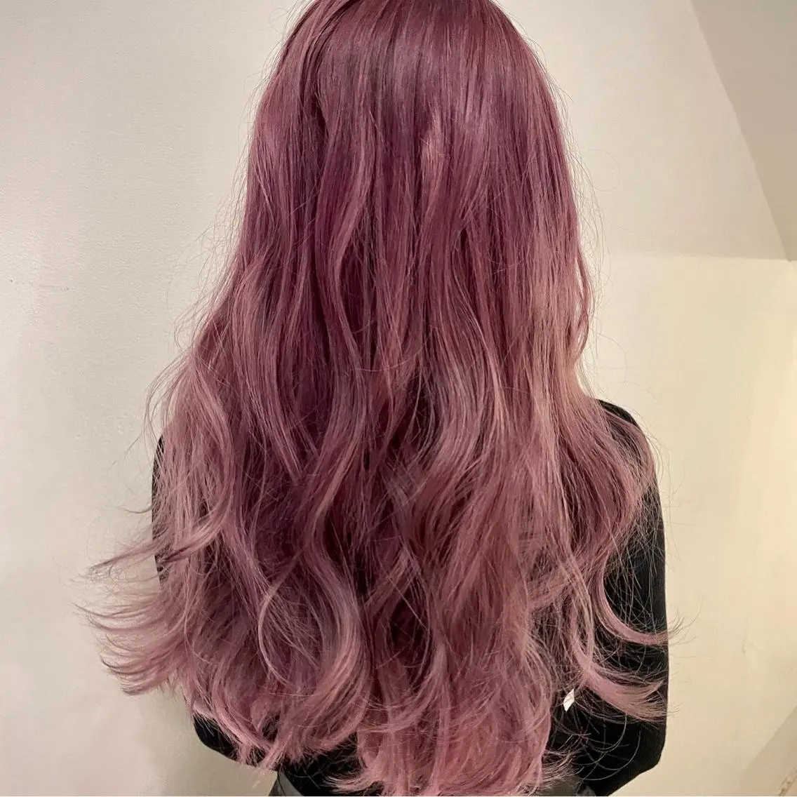 ロング カラー ブリーチ ケアブリーチ ピンクカラー ロング 100%髪質改善特化 TRUNSのヘアスタイル