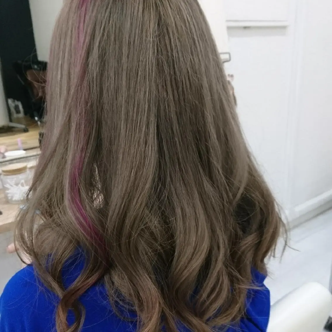 カラー アッシュ ベージュカラー ダブルカラー ハイライトカラー ピンクカラー 宇田川 直輝のヘアスタイル