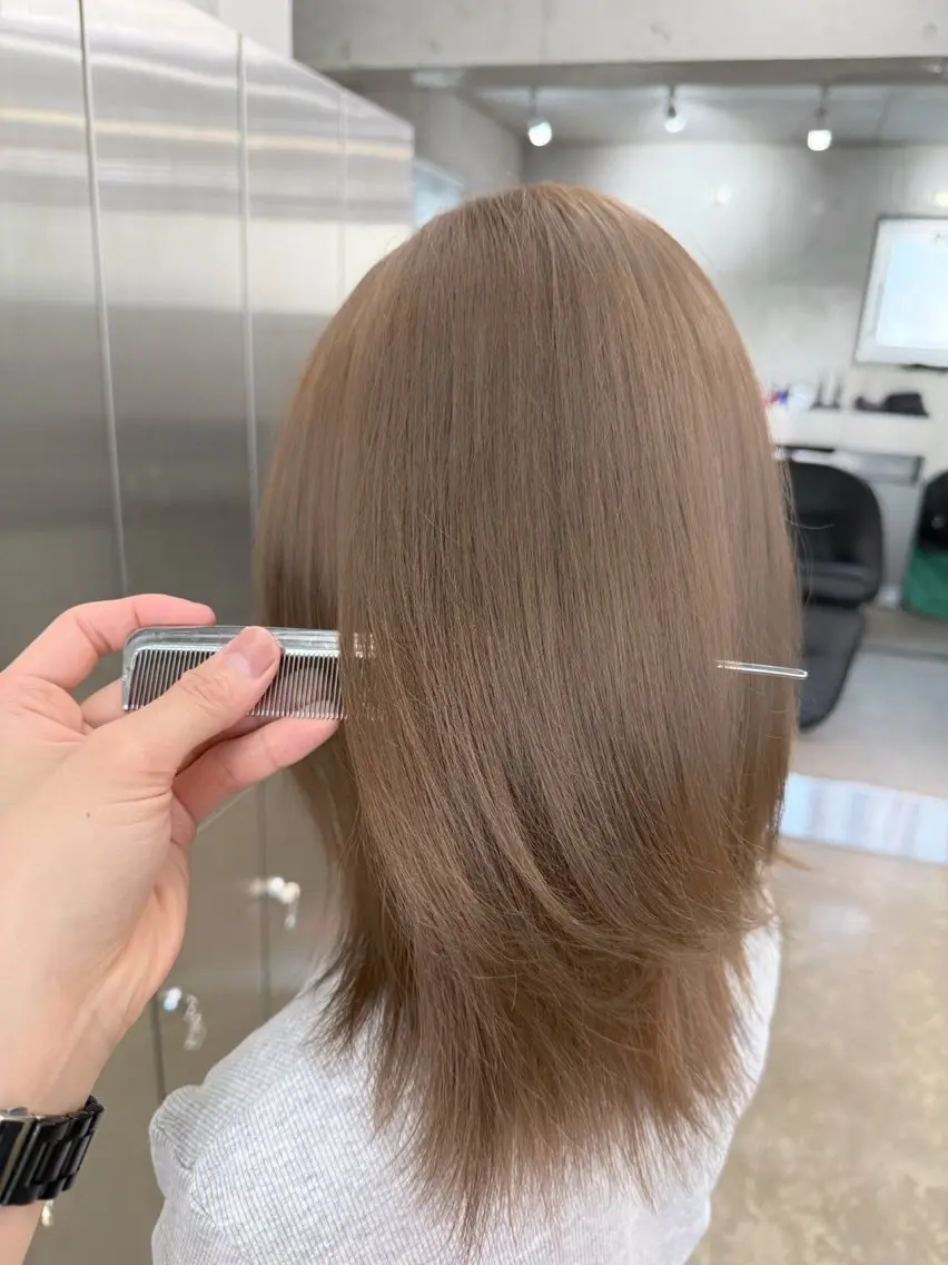 ミディアム カラー ベージュカラー ブリーチ ミルクティーベージュ ヘアカラー トリートメント 高橋大樹/グレー ジュ/ブリーチなしのヘアスタイル