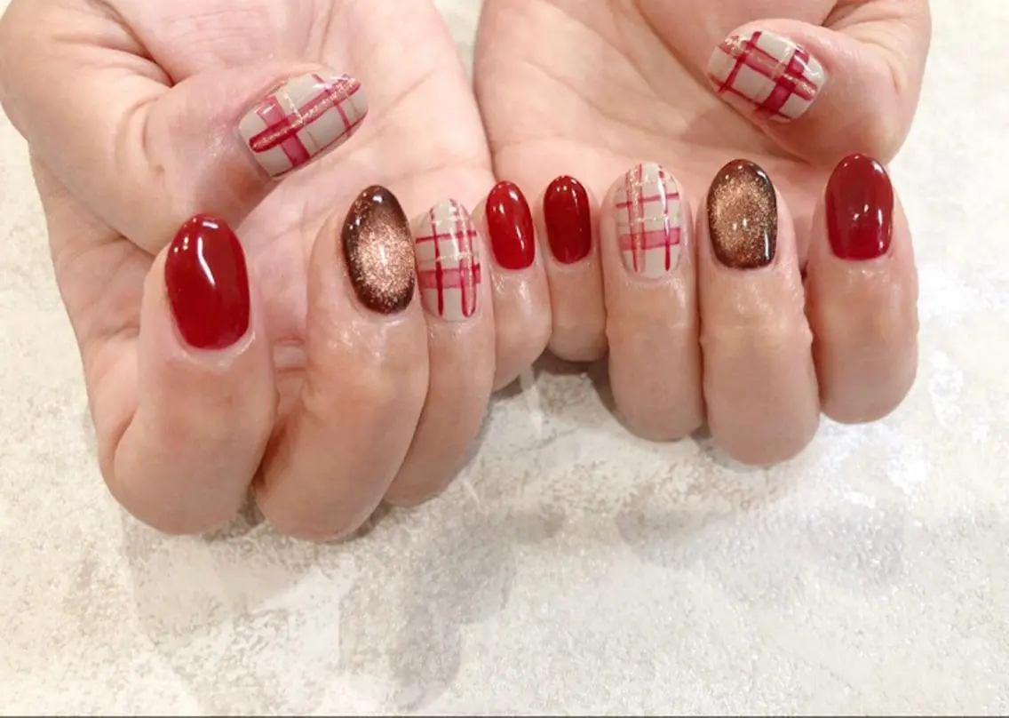 ミディアム キッズ ネイル ボルドー ジェルネイル マグネットネイル パラジェル Luana nail (ルアナネイル)のネイルデザイン