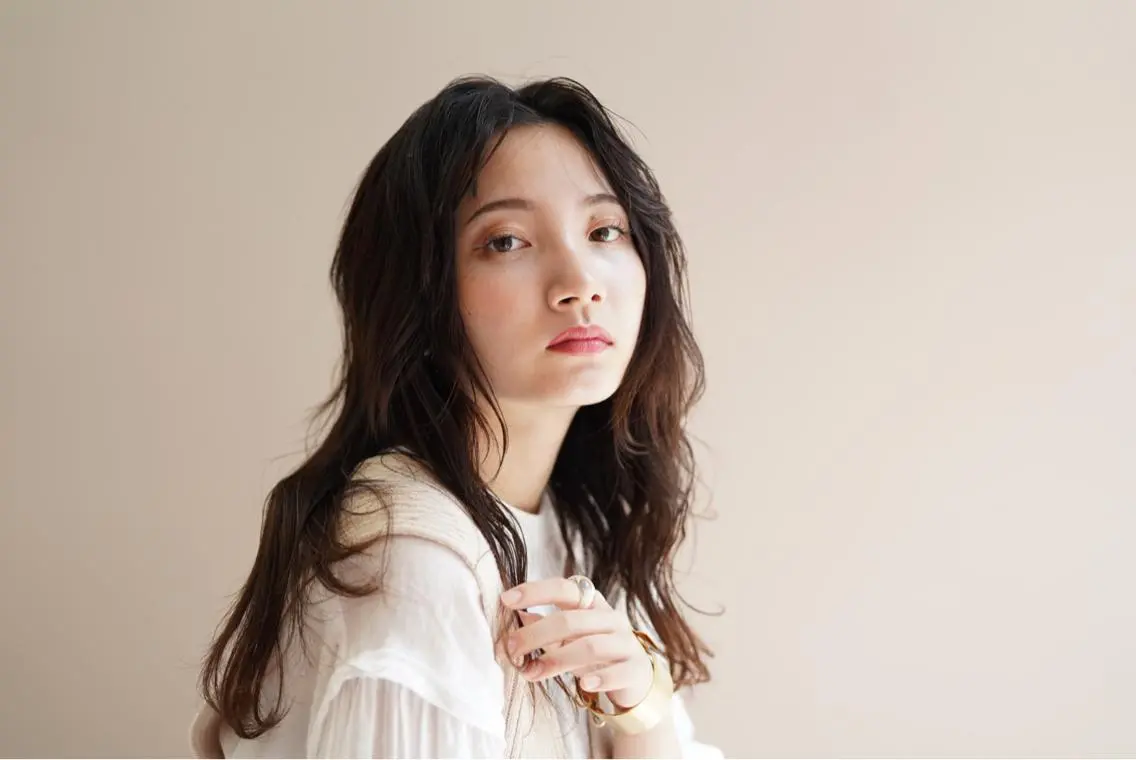 ロング カラー 小顔レイヤー/ ベージュ🤍Rieのヘアスタイル