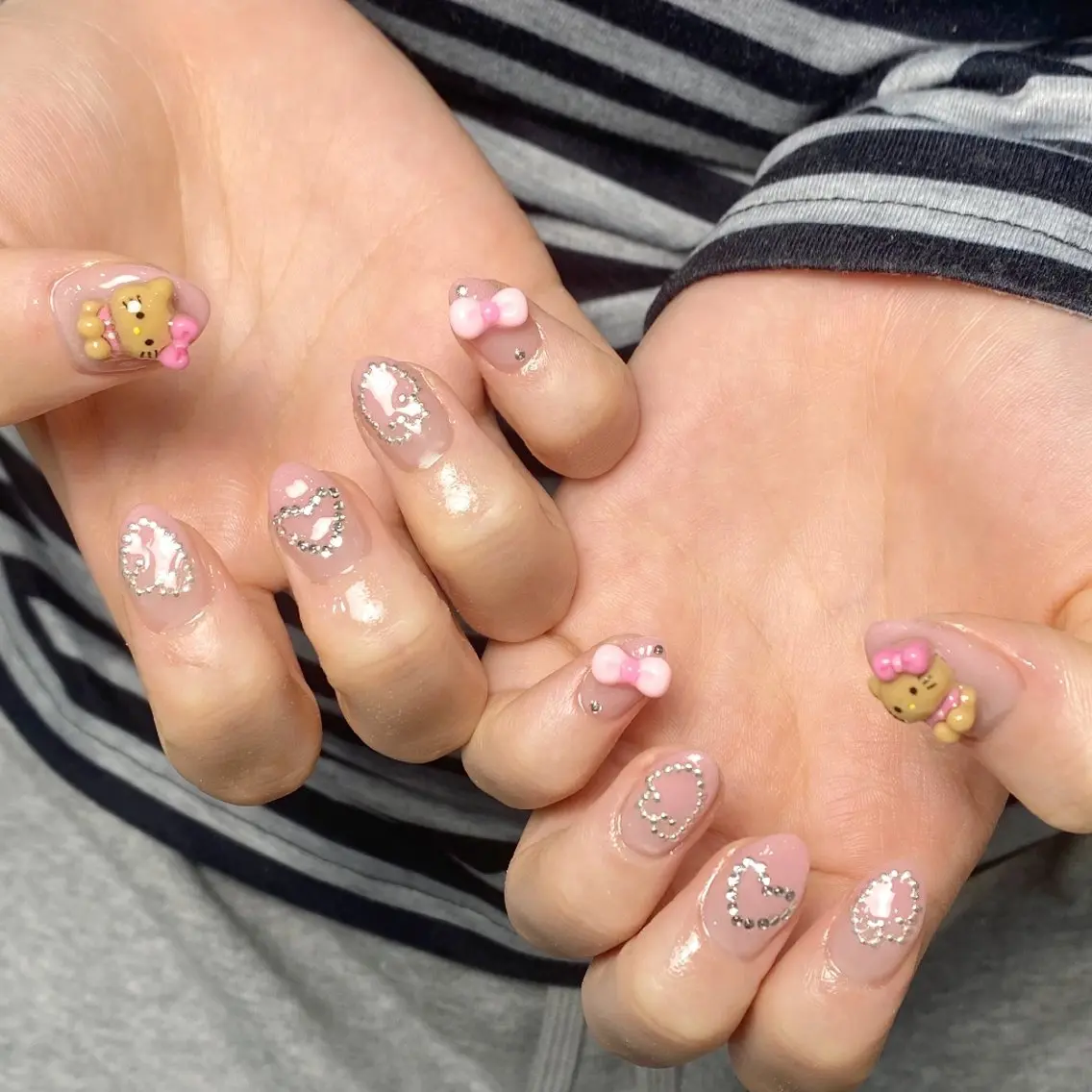 ネイル チークネイル フレンチネイル ジェルネイル ガーリー キラキラネイル ハンドネイル UM Nail Salonのネイルデザイン