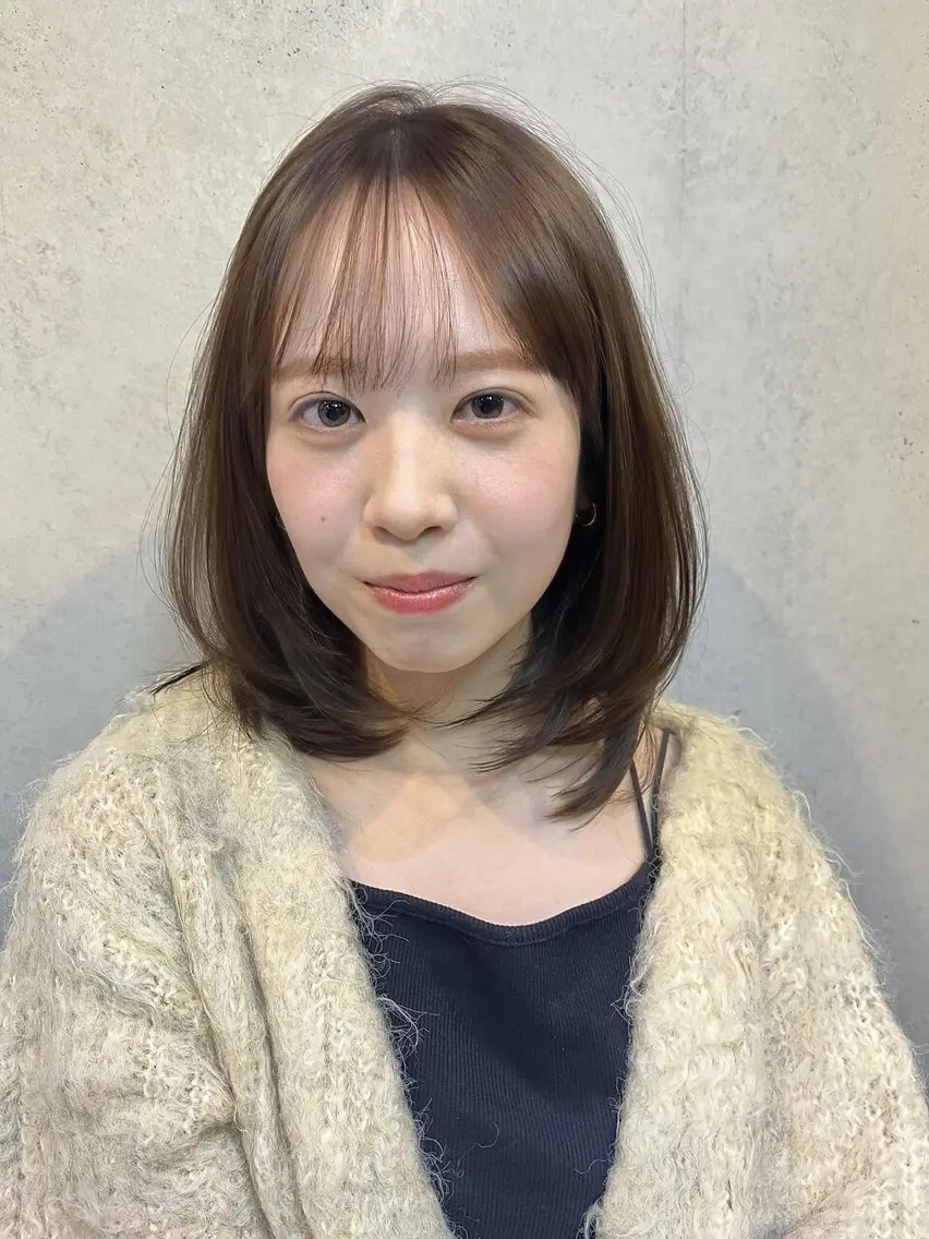 ミディアム ボブ シースルーバング 小顔カット 外ハネヘア Blume... 01 Groupのヘアスタイル