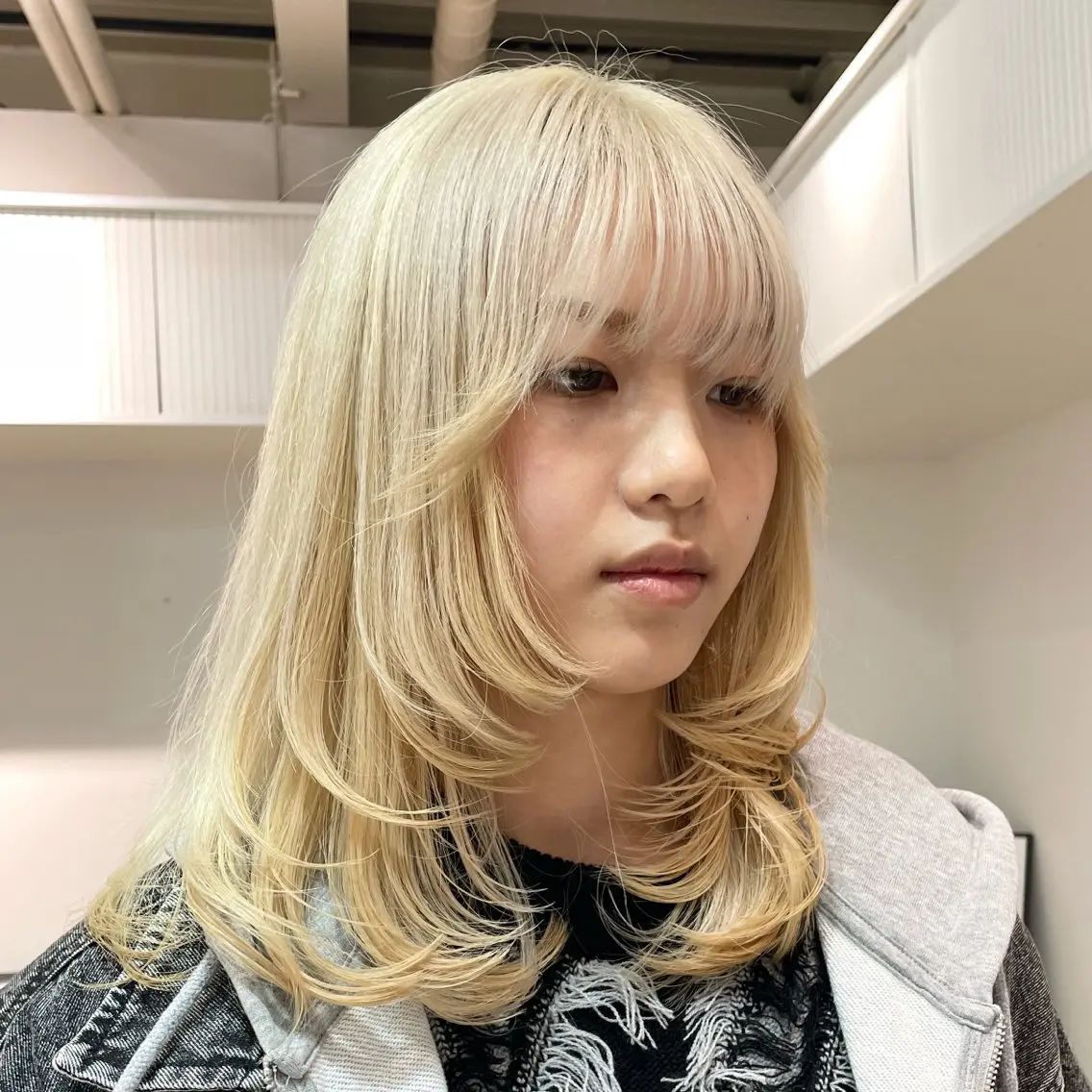 セミロング カラー ブロンド ホワイトブロンド ヘアカラー トリートメント ヘアセット ハイトーン×レイヤー /遠藤将太のヘアスタイル