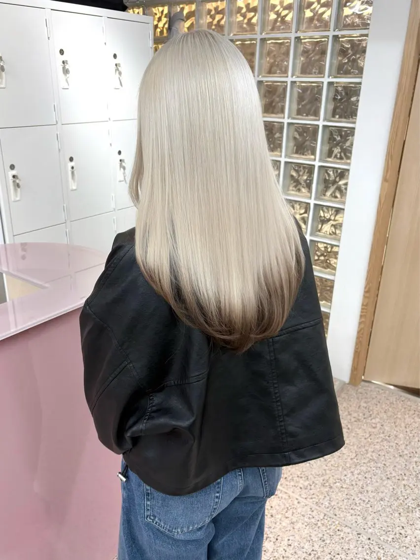 ロング カラー ヘアカラー トリートメント PELEハイトーン shinobuのヘアスタイル