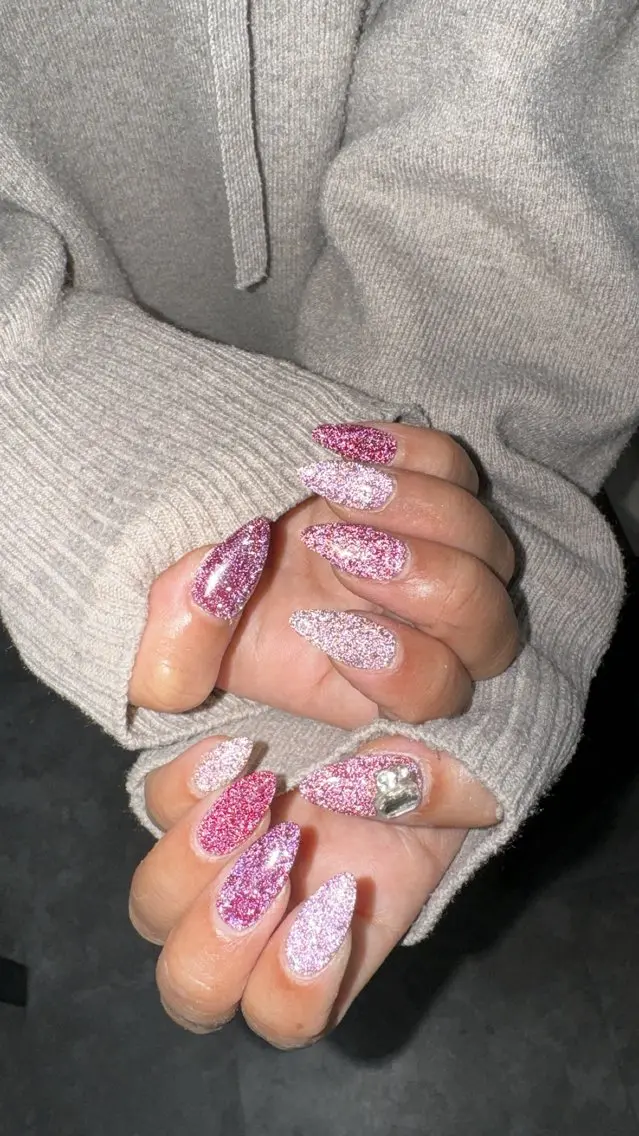 ネイル LAVISH 大和店 emi・:*+のネイルデザイン
