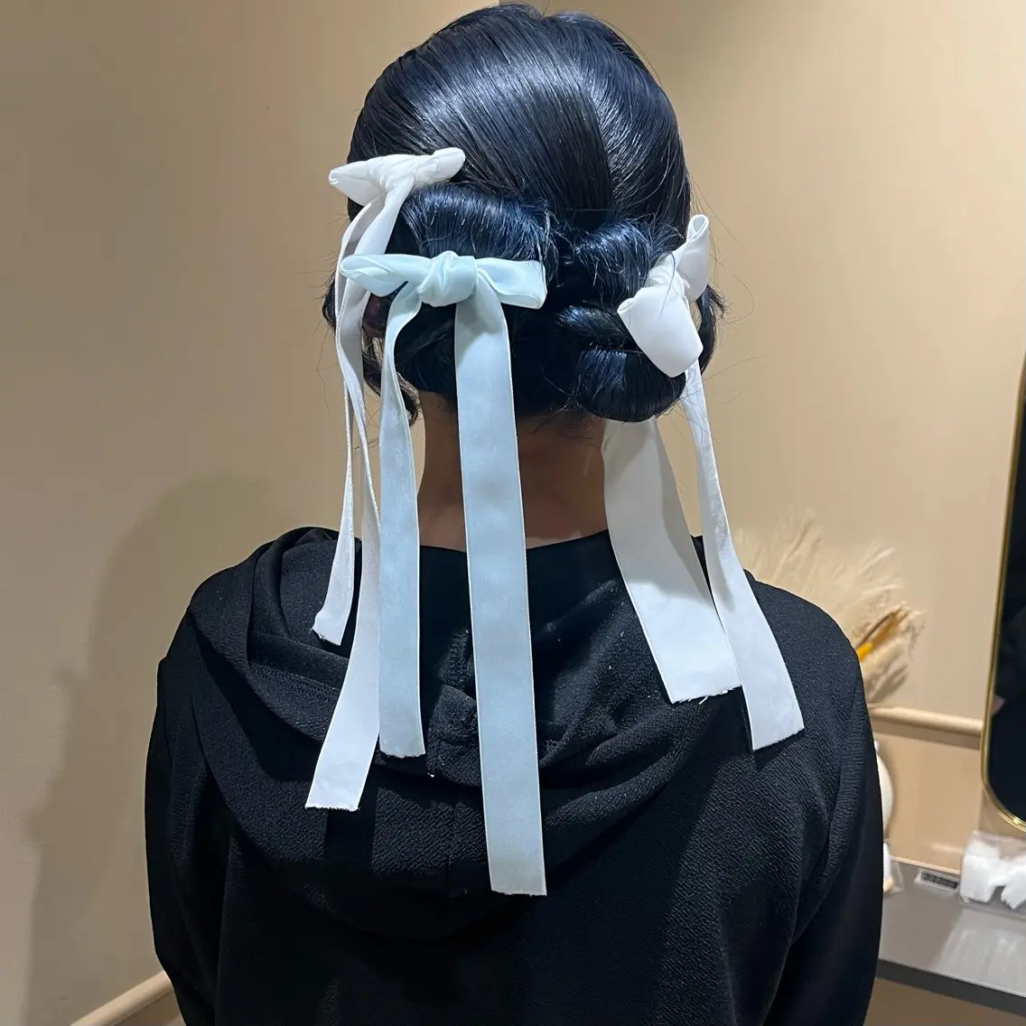 ミディアム ヘアアレンジ 成人式 🫧tomoka 透明感カラー🫧のヘアスタイル