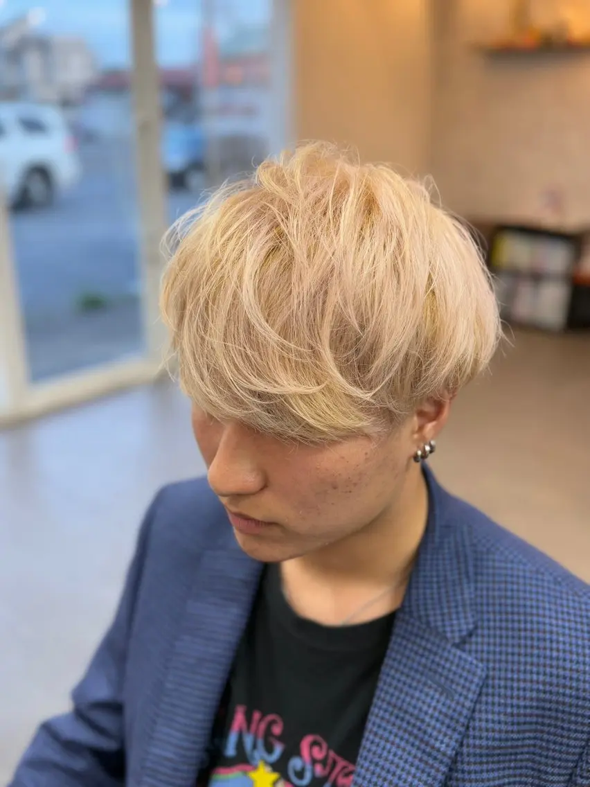 ショート ヘアカラー 戎 歩のヘアスタイル