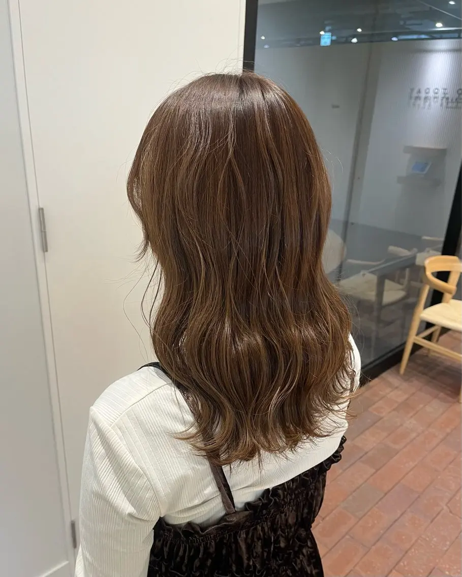 セミロング カラー ブラウンカラー チョコレートブラウン 谷口晴美 ピンク / 透明感カラーのヘアスタイル