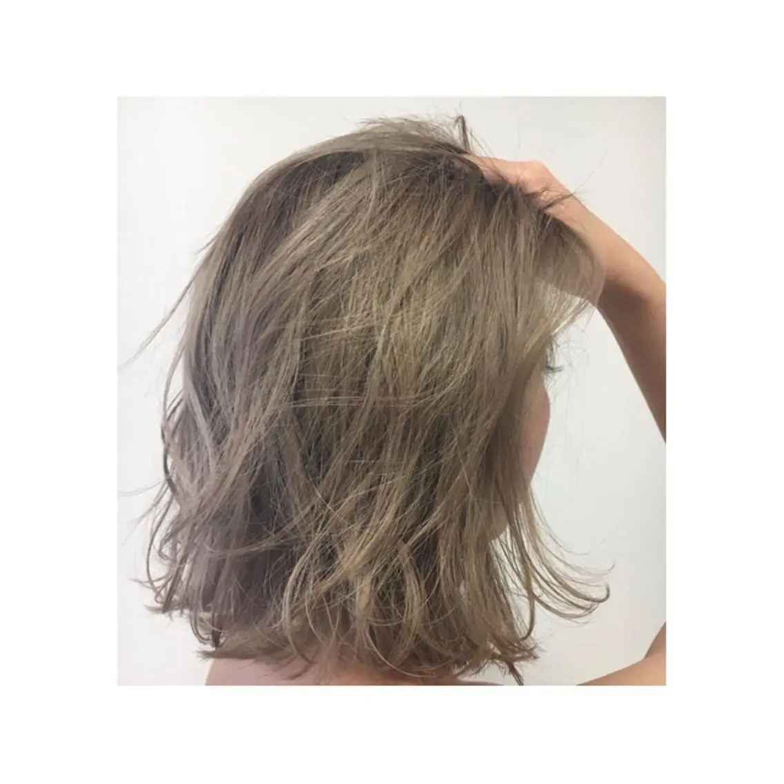 ショート カラー 粟田 めぐみのヘアスタイル