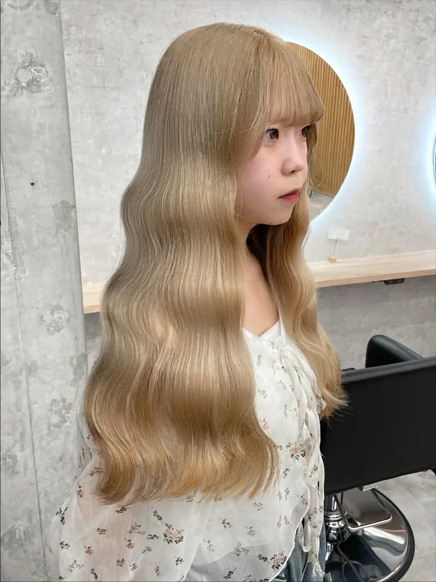 ロング カラー ベージュカラー ブリーチ ブロンド ブロンドベージュ ケアブリーチ ヘアカラー ブリーチ/ベージュ 💕/momoaのヘアスタイル