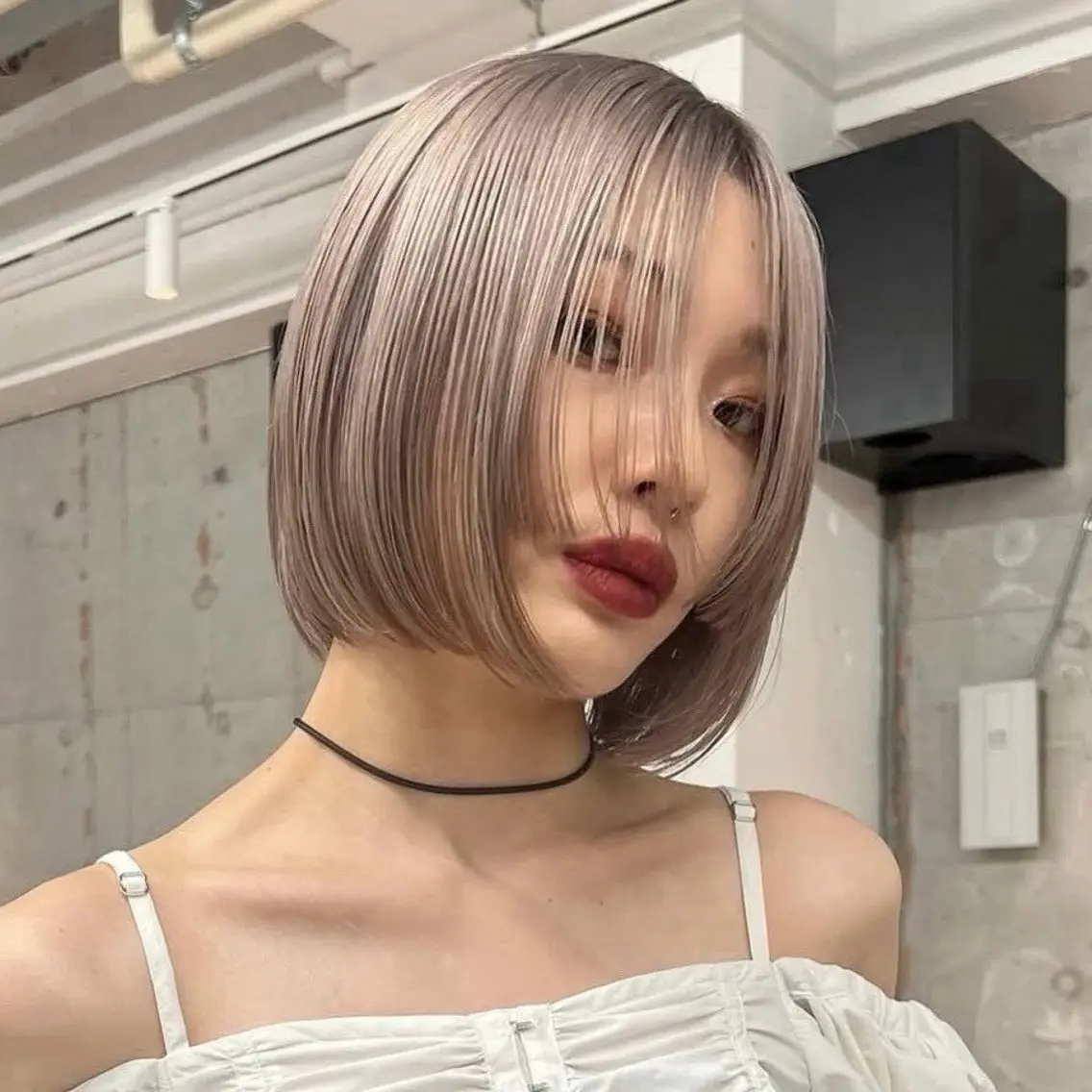 ミディアム カラー りゅうせい ハイトーンのヘアスタイル