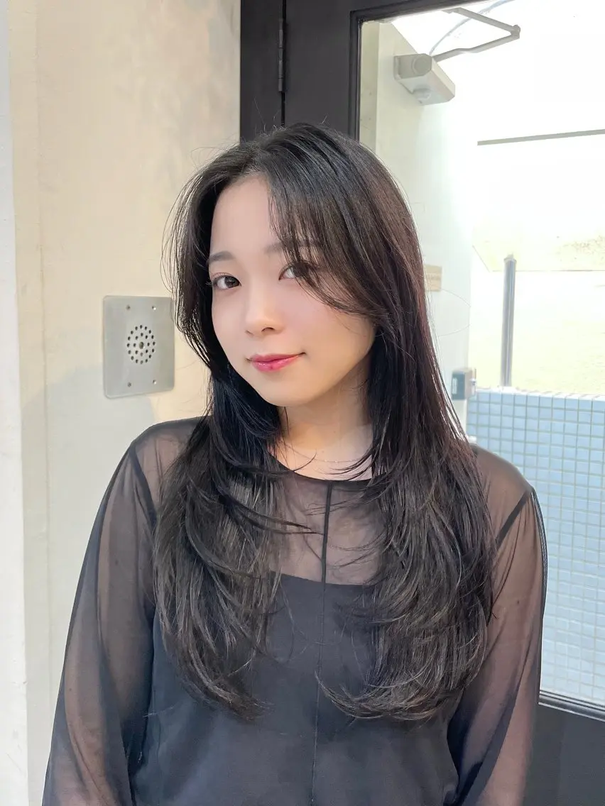 ロング カラー ロングレイヤー アッシュ アッシュグレー レイヤーカット ロング カット ヘアカラー yu-kaハッシュ カット/韓国レイヤーのヘアスタイル