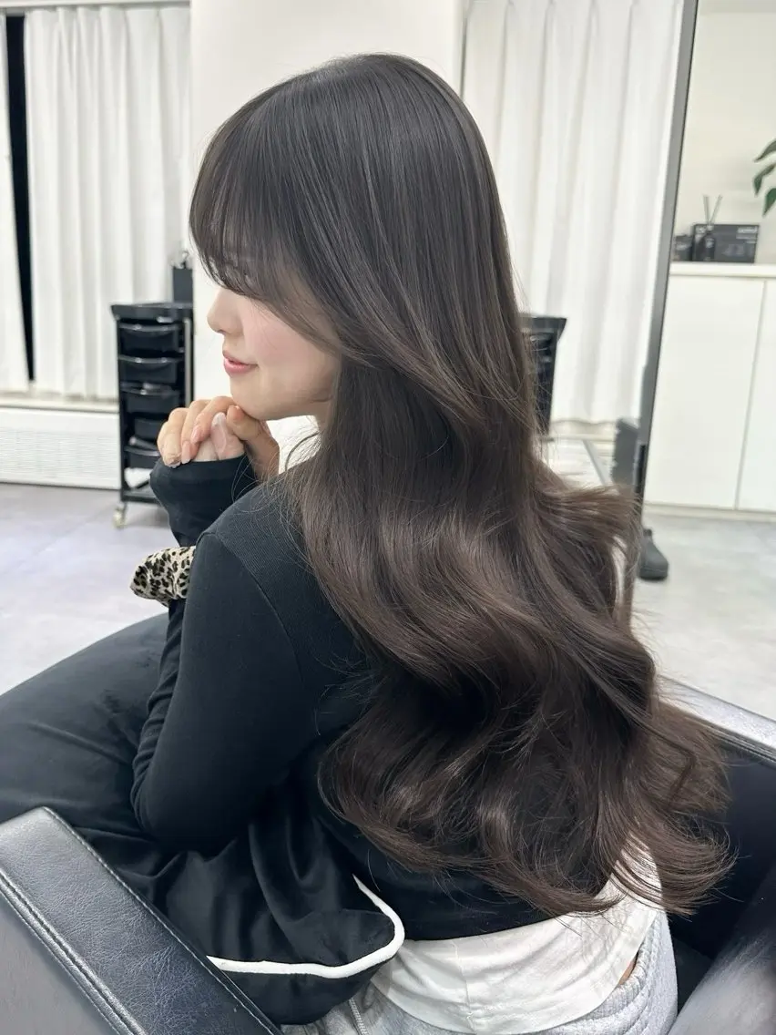 ロング トレンドレイヤー/ 透明感カラーのヘアスタイル
