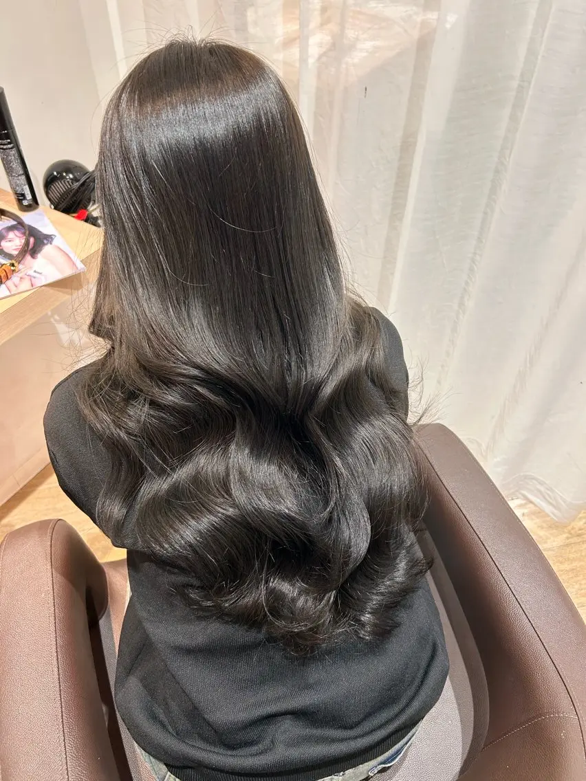 ロング 西野 麻瑚のヘアスタイル
