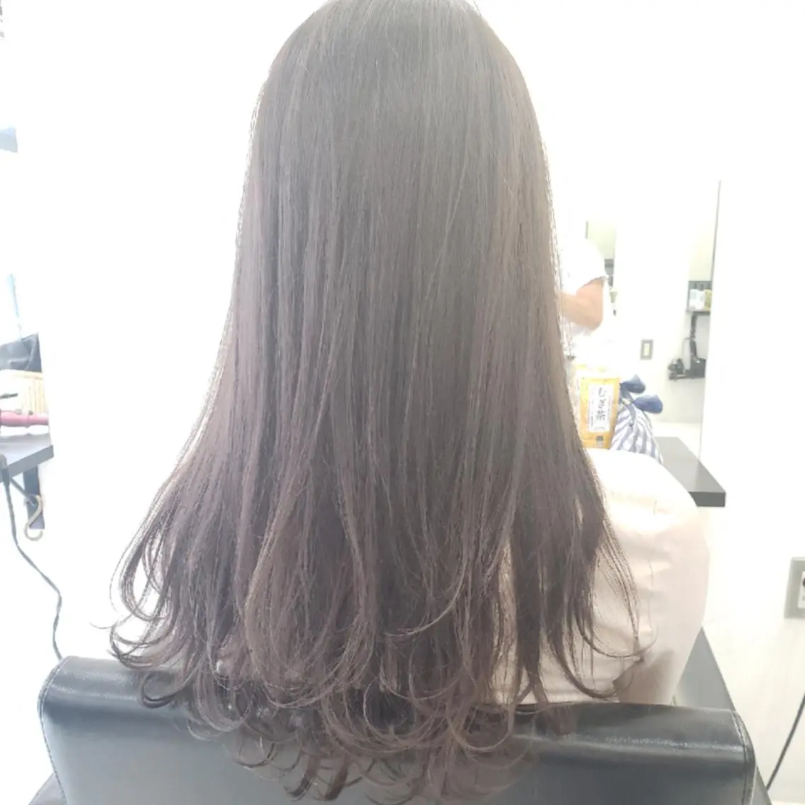 ロング [店長]カラーが好評 　小林のヘアスタイル