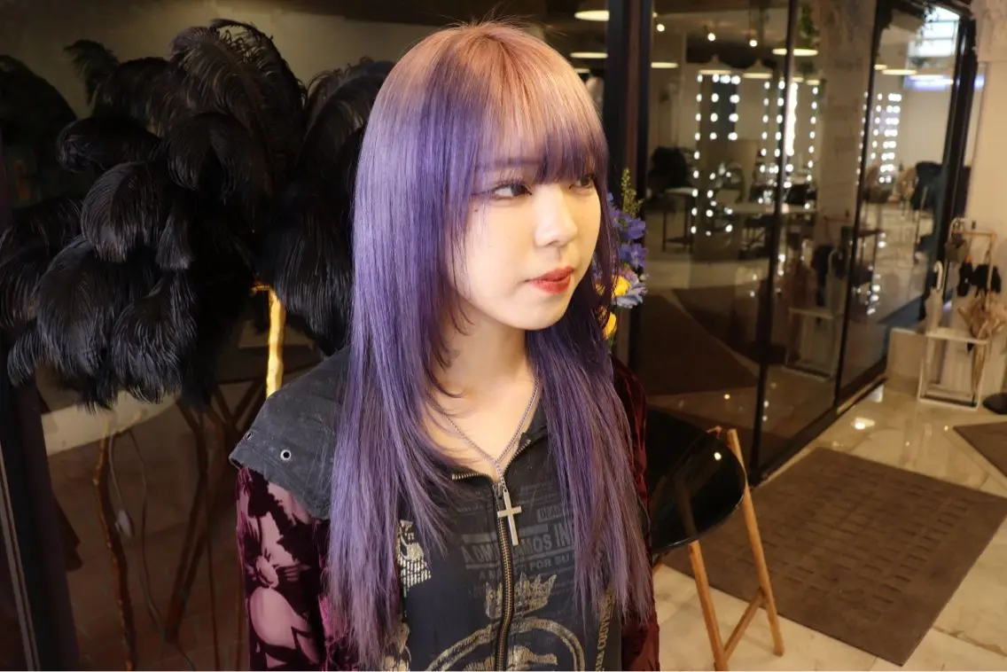 セミロング SHIN レイヤーカットのヘアスタイル