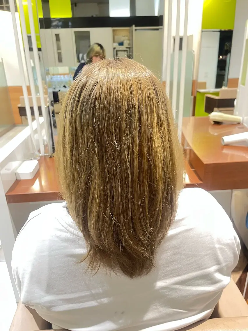 カラー ヘアカラー 根本 心愛のヘアスタイル
